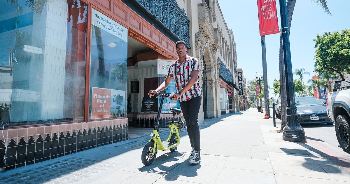 E Scooters Vs. Public Transportation - Phantomgogo