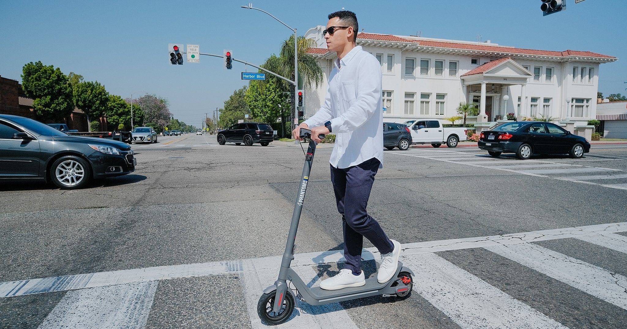 Green Commuting: Navigating the Choice Between Electric Scooters and Cars π΄ππ - Phantomgogo