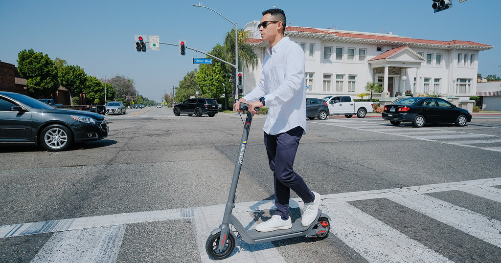 Green Commuting: Navigating the Choice Between Electric Scooters and Cars 🛴🚗🌍 - Phantomgogo
