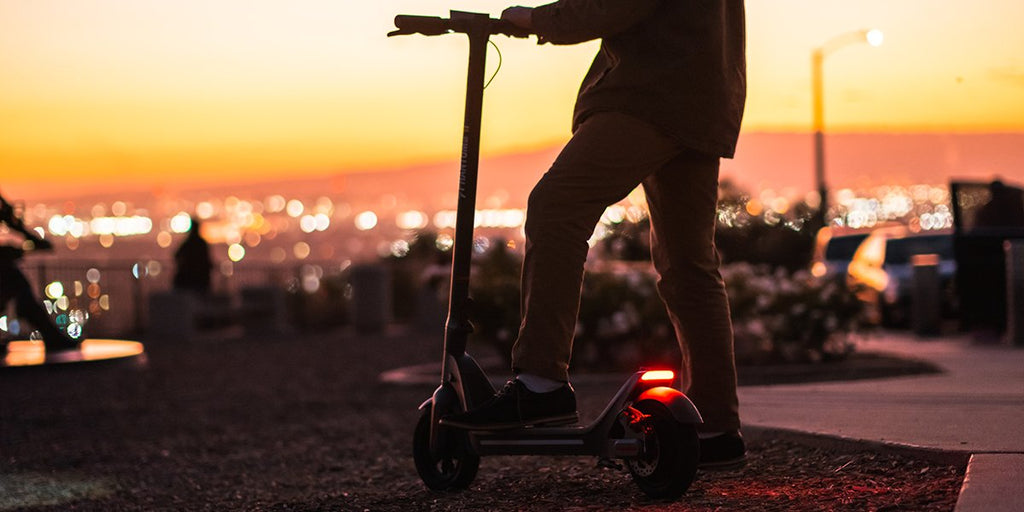 Choosing the Right Lights for Your Electric Scooter 💡🔍 🛴 - Phantomgogo