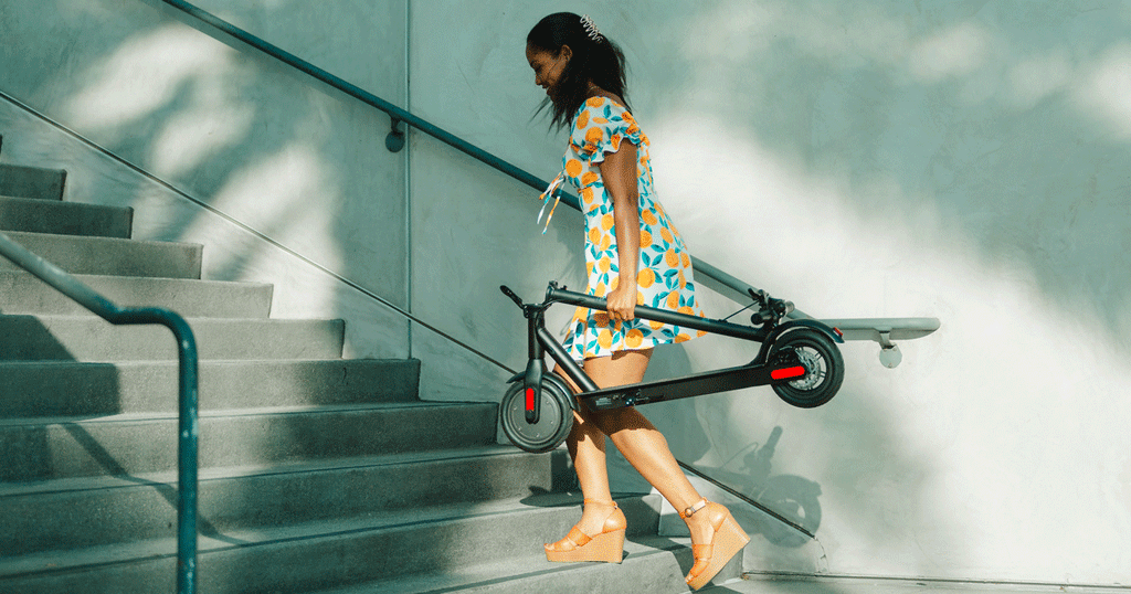 Seamless Urban Mobility: E-scooters in Public Transit 🚌 🚇🛴